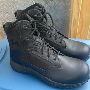 Like new under armour boots